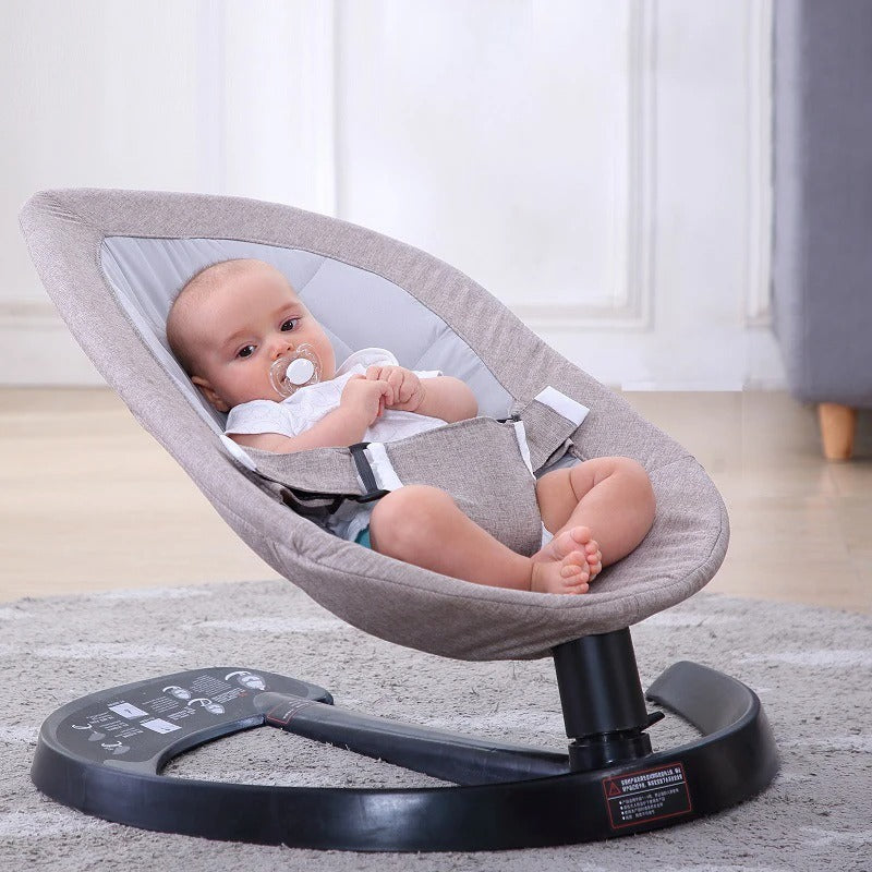 Babyschaukel mit rotierendem Funktion und hängende Spielzeuge