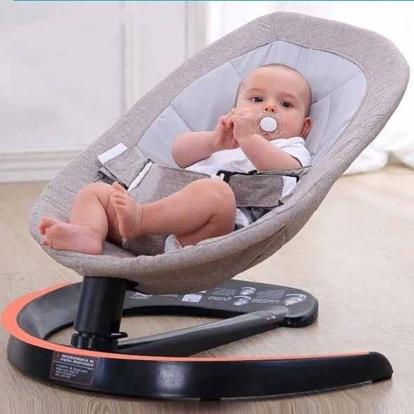 Babyschaukel mit rotierendem Funktion und hängende Spielzeuge